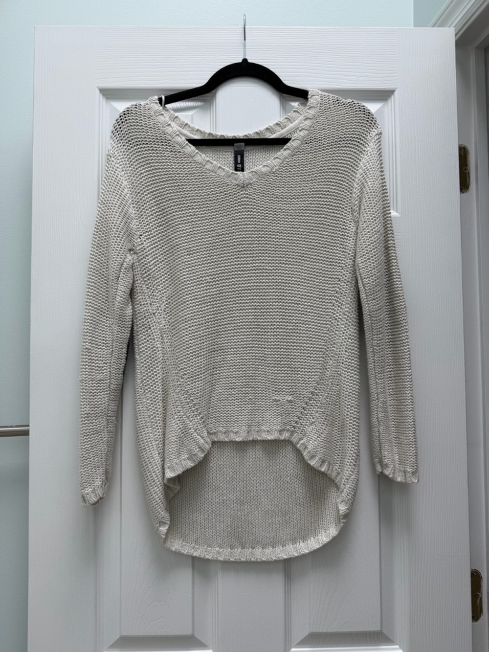 Design Lab Lord & Taylor Cream V-Neck High-Low Knit Sweater